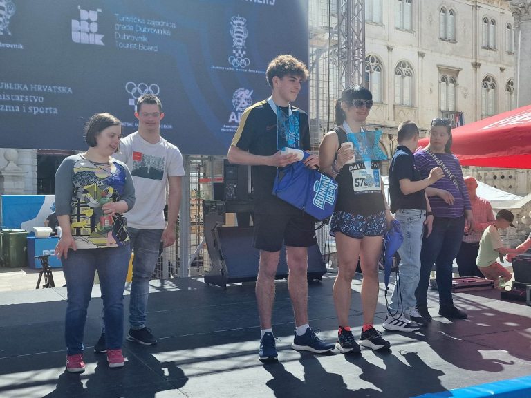PRVI POBJEDNICI mladi Slovenac najbrže istrčao 5K humanitarnu utrku, najbrža Grkinja