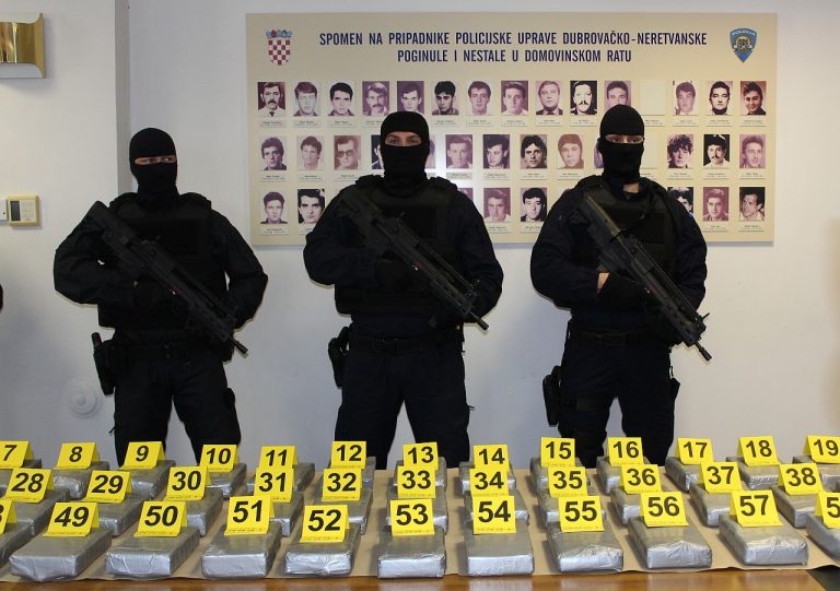 USKOK PODIGAO OPTUŽNICU: Osmorka krijumčarila kokain preko luke Ploče, pokušali ubiti suradnika u Ekvadoru, preprodavali oružje