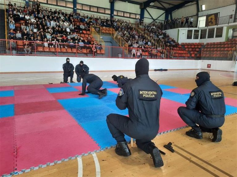 Kako radi policija i što znači biti policajac? Saznajte u Pločama i Metkoviću