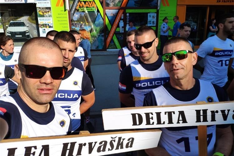 Policajci Petar Volarević i Pavo Čančar su pokazali zavidnu kondiciju i spremnost na zahtjevnom natjecanju u Sloveniji