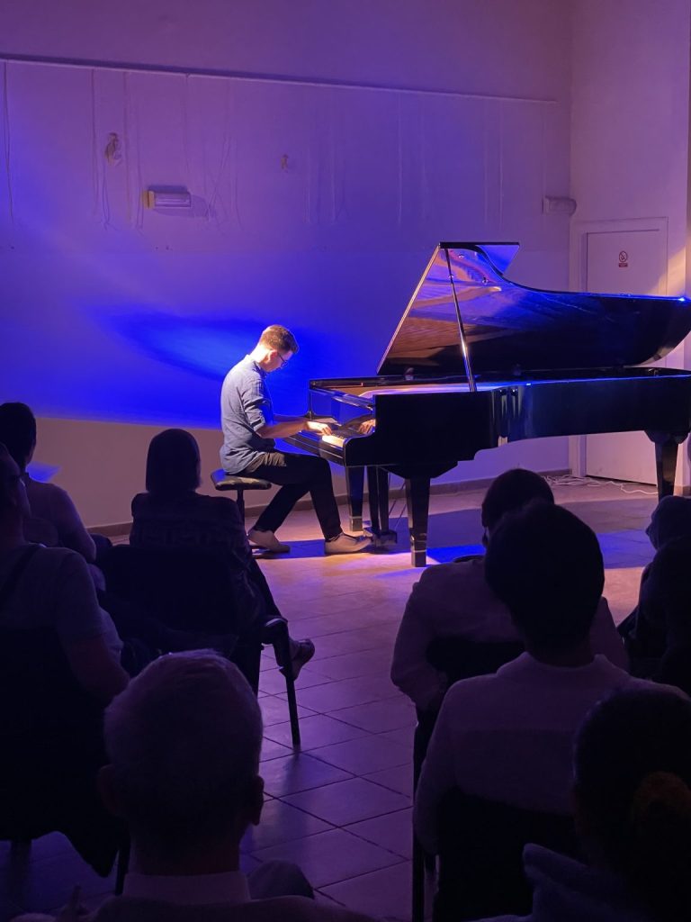 FOTO: Koncert Petra Ćulibrka u prepunom Domu kulture u Cavtatu 