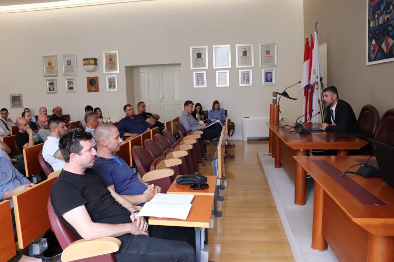 Kako bi se smanjila gužva kamiona na  Stradunu dobavljači će dobiti raspored dostave