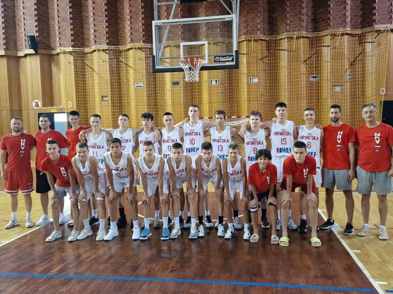 14-godišnji Lukša Pavlović i Lovro Pjević u Gospinom polju treniraju kao igrači hrvatske košarkaške reprezentacije
