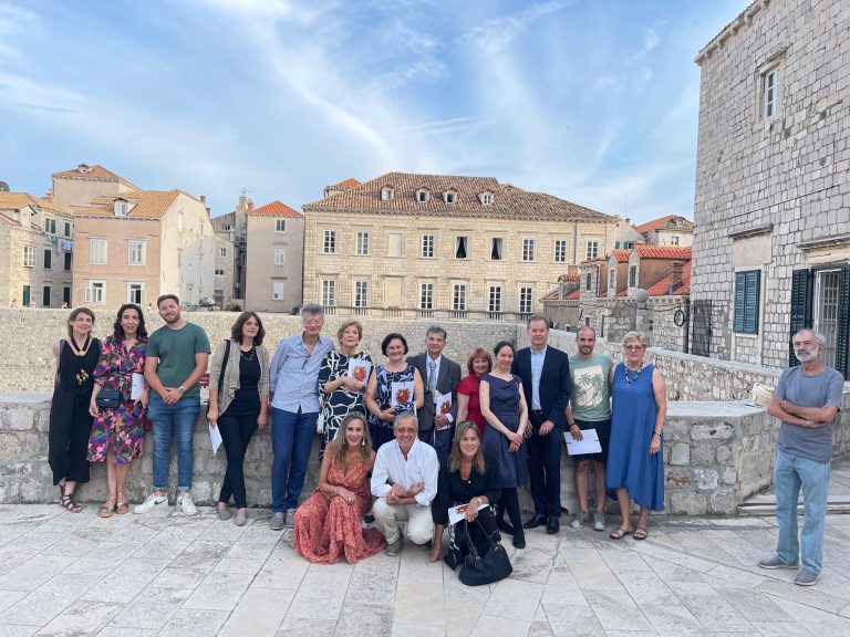 FOTO: TISUĆU GODINA POVIJESTI Članovi obitelji Bona okupili se u Dubrovniku i obilježili veliku obljetnicu