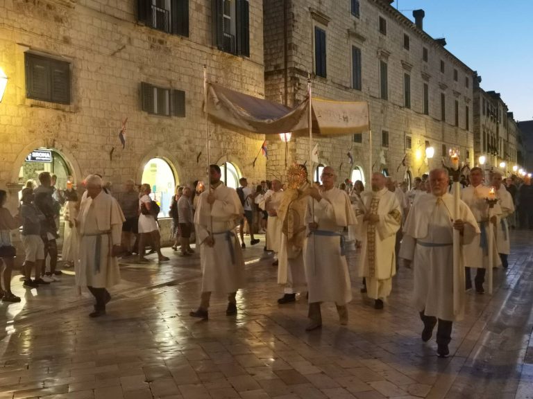DUBROVAČKA BISKUPIJA: U četvrtak svetkovina Tijelova s procesijom kroz Grad