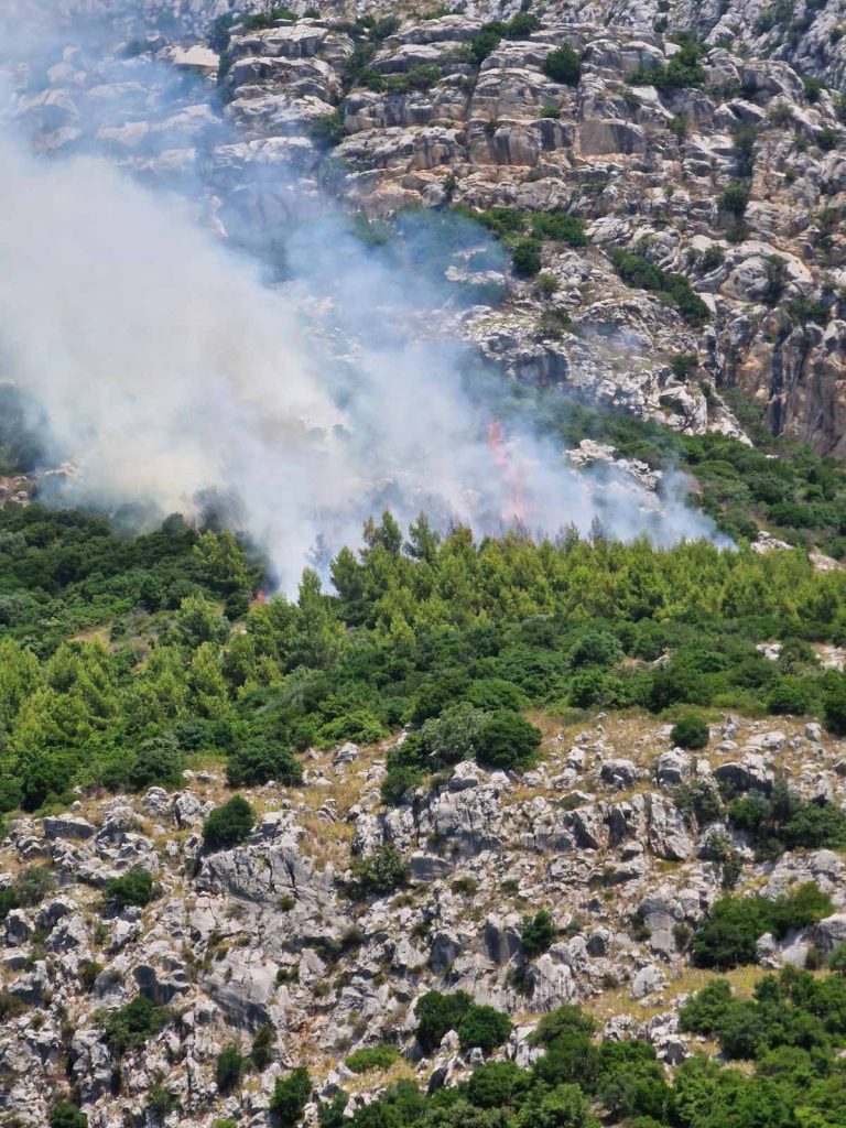 Dva požara u par kilometara iznad Malih žala i Ratca