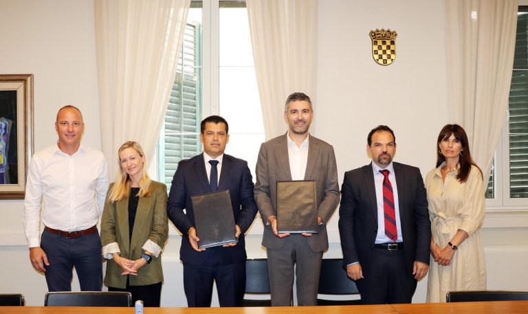 Potpisan ugovor vrijedan 2 milijuna eura za ugradnju sustava dizalica topline na bazenu