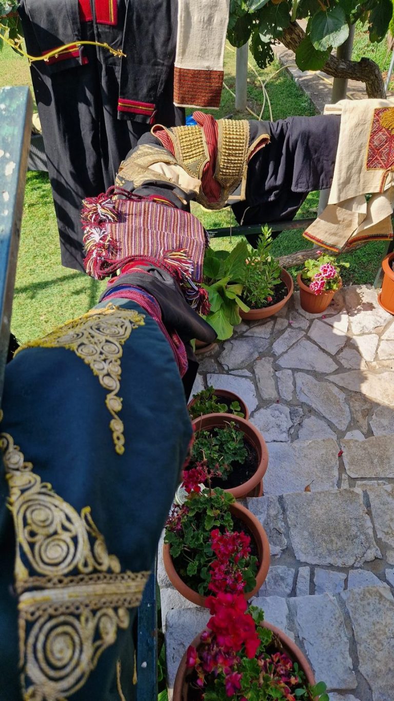 Kad sveti Ilija žari i žeže Konavoke iznose nošnju na sunce da ne izgrinja