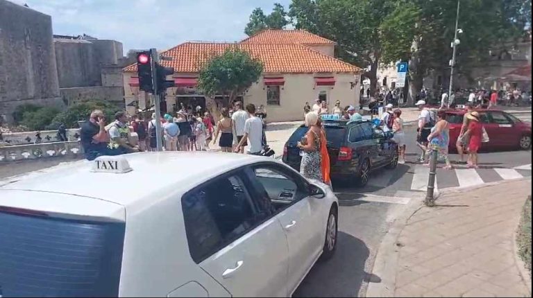 VIDEO: Semafor na Pilama! Zeleno za pješake 13 sekundi, a za vozila od 6 do 55 sekundi
