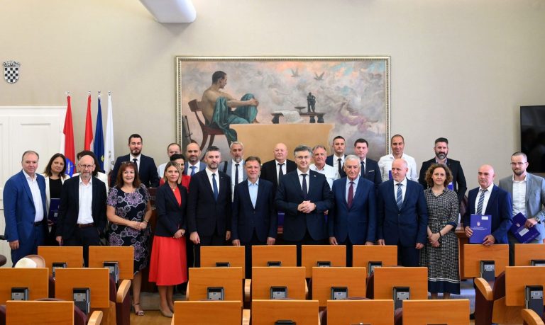 Gradu  uručeni ugovori i odluke o sufinanciranju ukupne vrijednosti 935 tisuća eura i dvije vrijedne nekretnine