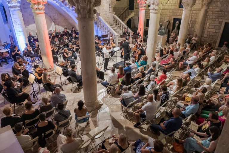 FOTO: Publika ovacijama ispratila prvi koncert festivala “Dubrovnik u pozno ljeto”