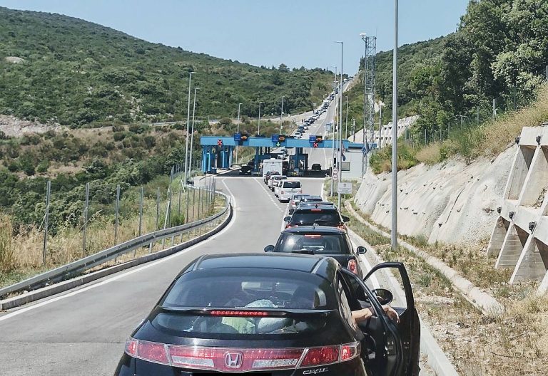 POLICIJA: Gužva na granicama, kakva je bila proteklog vikenda, dosada nije zabilježena