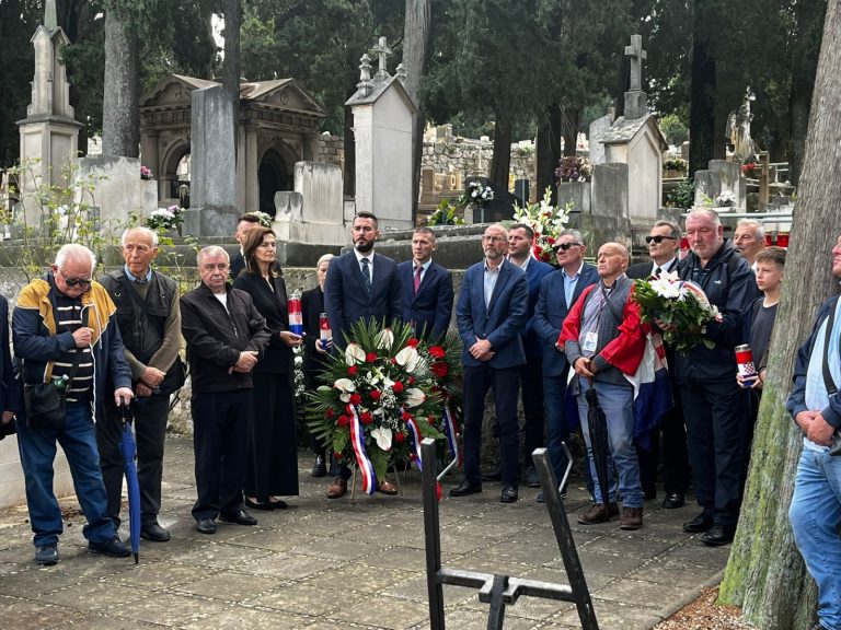 Položeni vijenci za stradale na Daksi