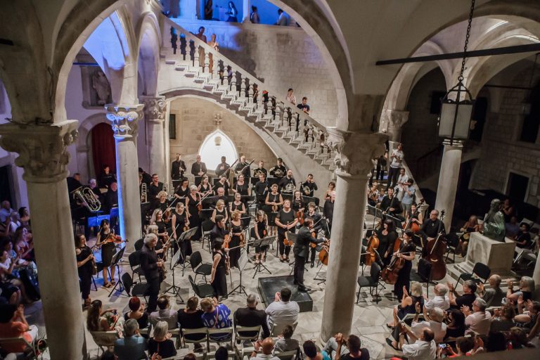 Cellist Branimir Pustički nastupa s DSO-om