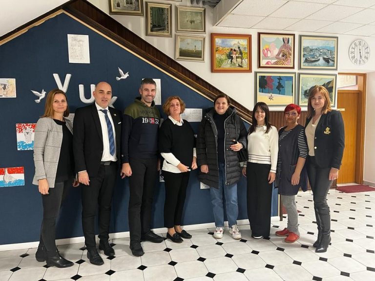 Gradska delegacija u tradicionalnom posjetu Domu sv. Ana u Vinkovcima