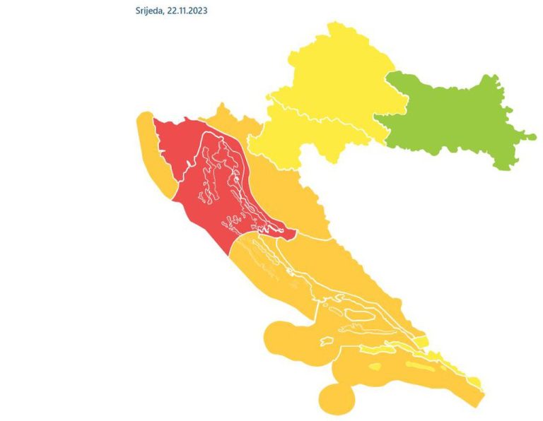 Pod narančastim meteoalarmom je cijela Dalmacija, u prekidu katamaranske linije