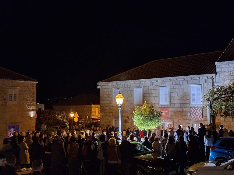 Cijele Konavle na otvaranju izložbe velikog Mija Šiše Konavljanina: k’o 23-godišnjak je izlagao u hramu dubrovačkih gospara…