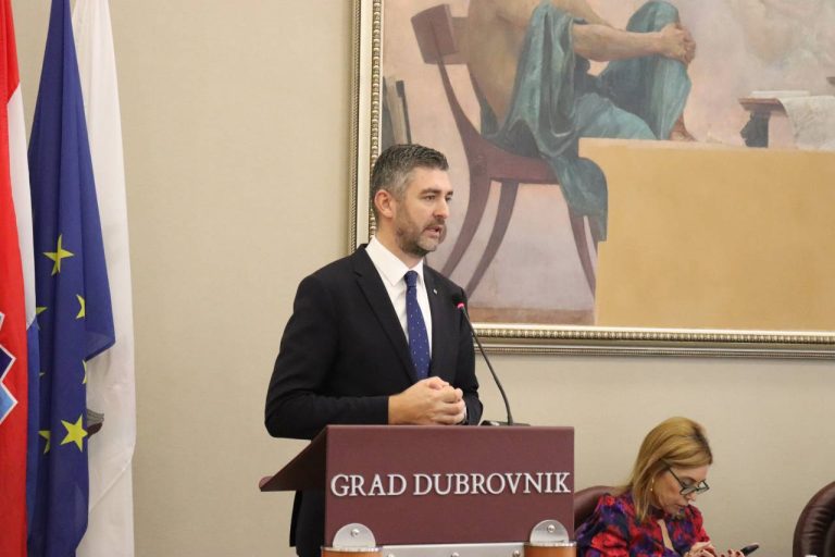 Srđevci napustili sjednicu zbog HOS-ove majice, Marković izvrijeđao Bonačić Obradović zbog joge, Vićanu nije bitan novac, a Frankoviću iskaznica