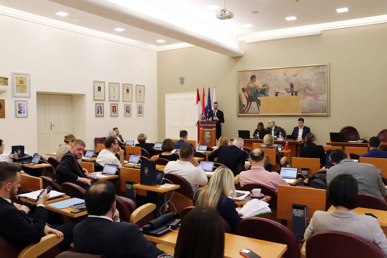 Gradsko vijeće počinje u 9 sati, na dnevnom redu i koncesije za pomorsko dobro, te promjena naziva OŠ Lapad