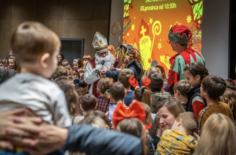 Veseli dječji program povodom svetog Nikole ispred Studentskog centra