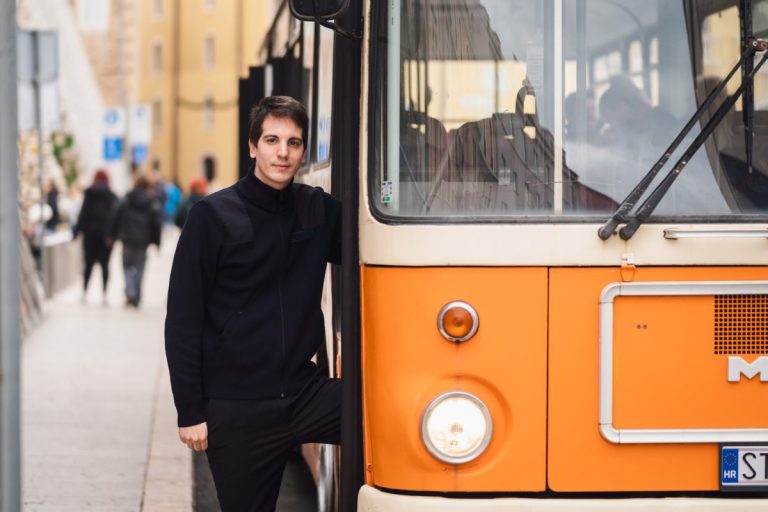 MLADI SPLIĆANIN VOZI DUBROVAČKI AUTOBUS IZ 1981. Jedini autobus za koji se ne treba kupiti karta, a destinacija je – prošlost