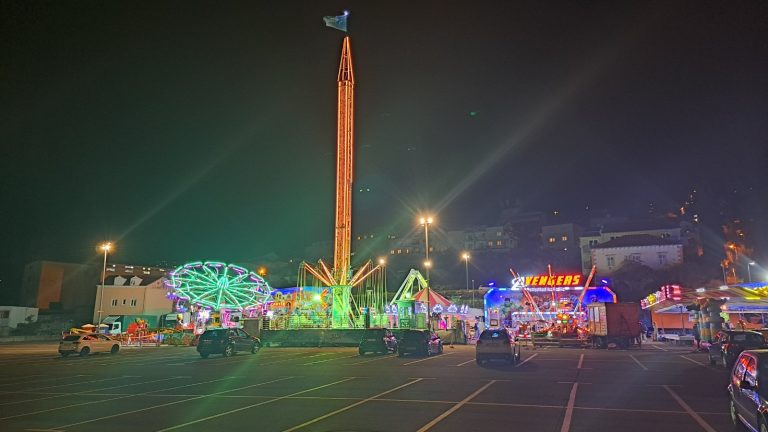 U Grad stigao lunapark