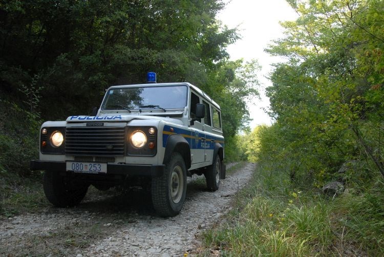 Spriječeno krijumčarenje stranih državljana, vozila u kojima su bili zaustavljena u Stonu i Metkoviću