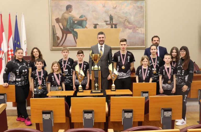 Taekwondo klub Shark na prijemu kod gradonačelnika