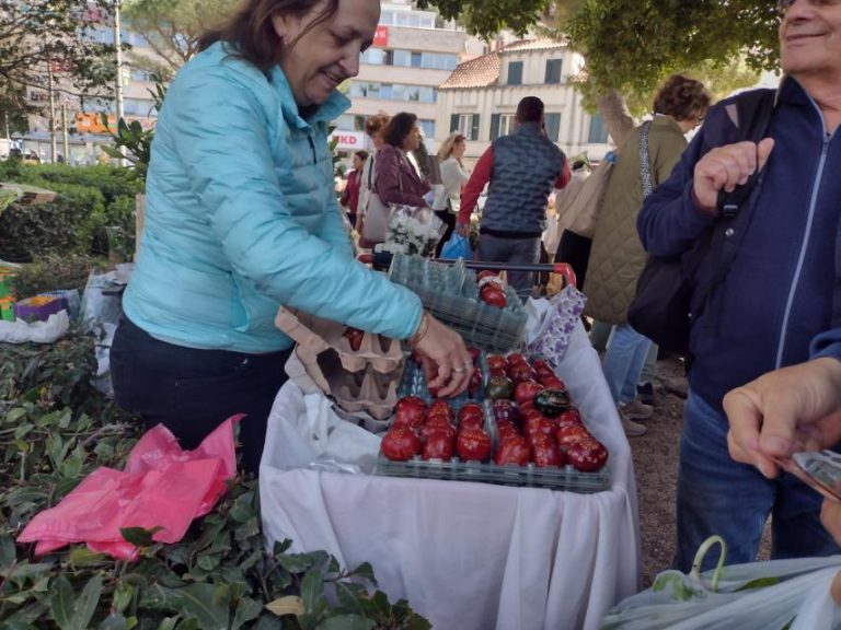 FOTOGALERIJA Pengana jaja po 2 eura, balica mladog luka euro, šparoga 3 eura…ima svega na ponti od takujina