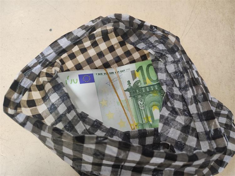 “Ulov” na Karasovićima: Carinici u teretnom vozilu pronašli 20 tisuća eura