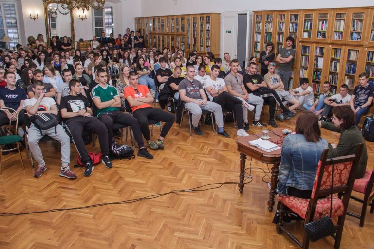 Susret dubrovačkih srednjoškolaca s Monikom Herceg ili gdje se kupuju nježnosti?!