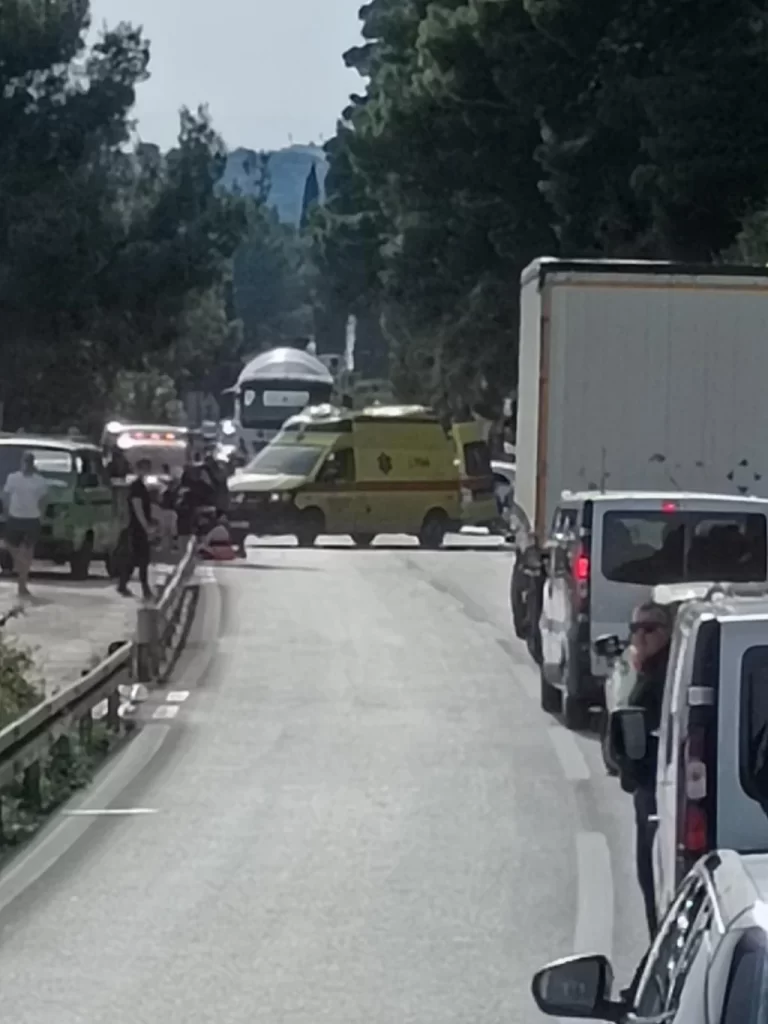 Prometna nesreća na magistrali poviše grada: sudar motocikla i osobnog vozila