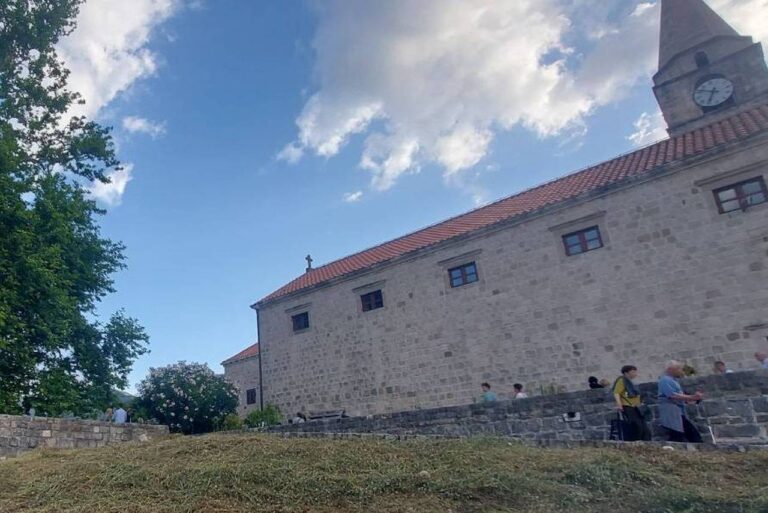 Koncert “Isukrstu Gospodinu poklonimo se” odgađa se za ponedjeljak