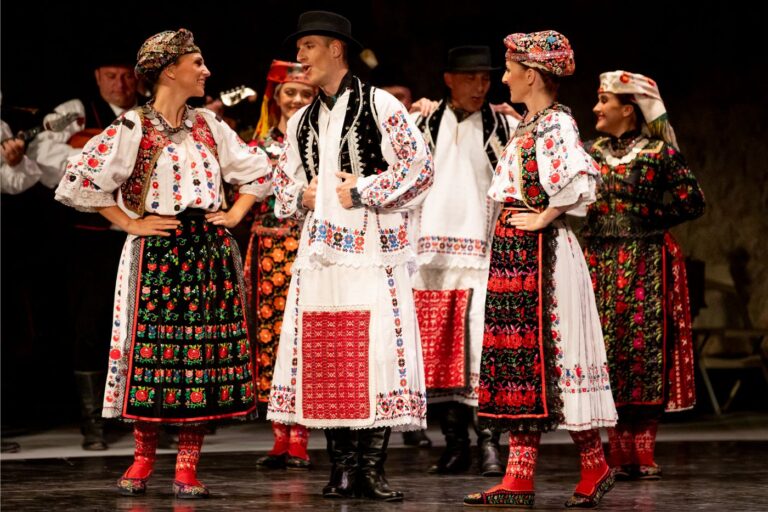 Nastup “LADA” na Igrama, bogatstvo tradicijskog ruha, plesa i pokreta
