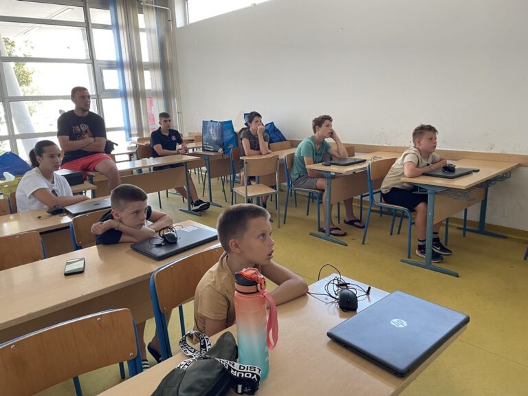 Župsko STEM ljeto: Od robota nogometaša do 2D i 3D oblika pomoću 3D olovki
