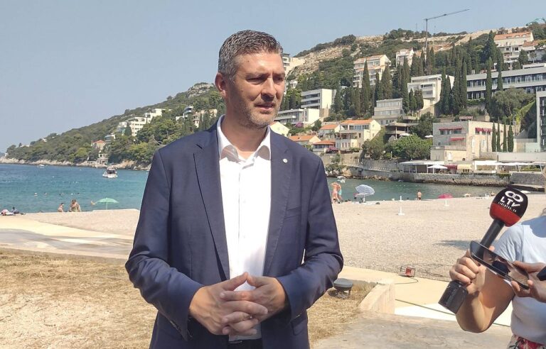 Gradonačelnik tvrdi: ne postoji koncesionar plaže u Uvali, trošak održavanja snosit će gradski proračun