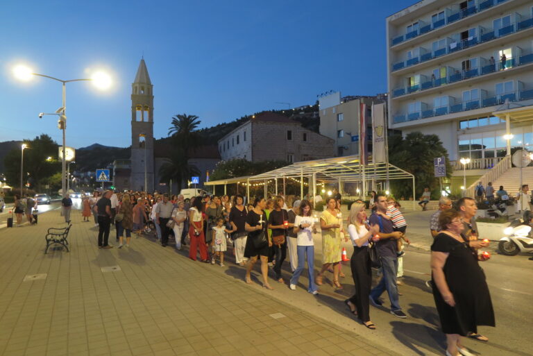 Proslava Svetog Križa u Gružu