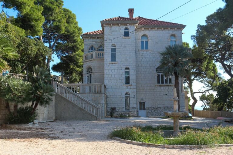 Šporki makaruli od 20 eura i EU milijuni: Gradonačelnik kritizira upravljanje Villom Čingrijom, Hilarija Lozančić mu odgovara: Radimo sve prema pravilima projekta