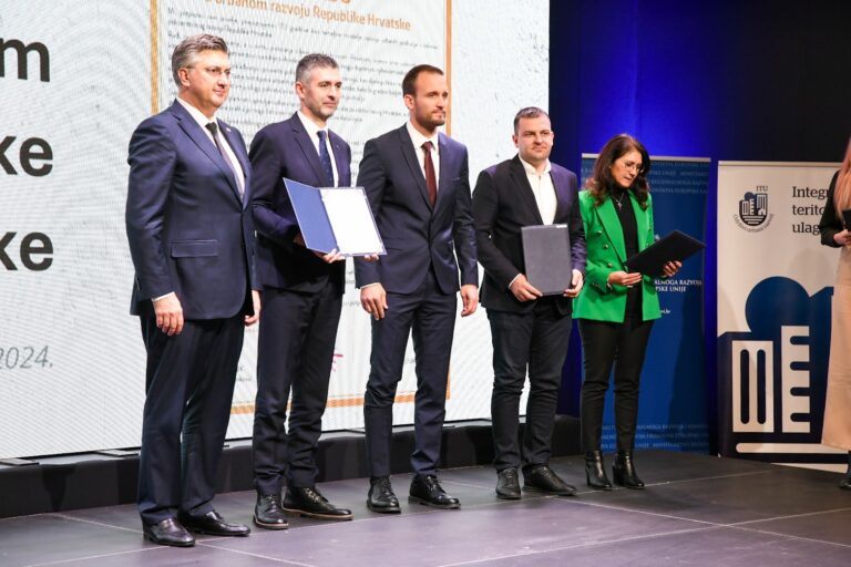 Gradonačelniku Frankoviću uručena Povelja o urbanom razvoju RH