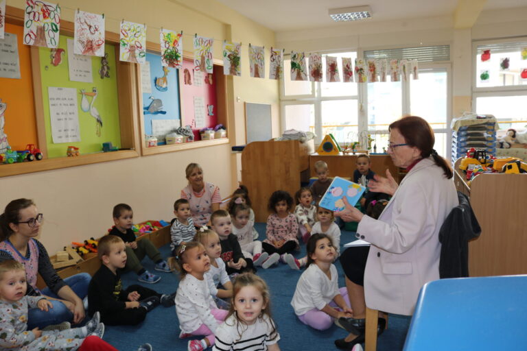 Prve tri su najvažnije: pedijatrice čitale djeci u župskom vrtiću
