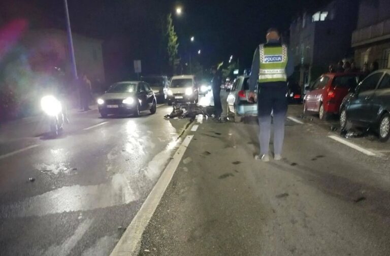 Sudar motocikla i dva automobila na Vojnoviću