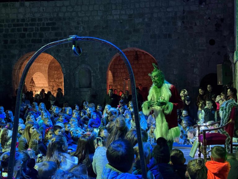 Jesu li večeras svi dubrovački mališani bili na Lovrjencu? Činilo se da jesu.
