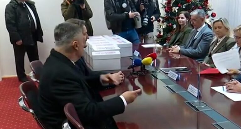 Milanović prvi predao potpise Državnom izbornom povjerenstvu