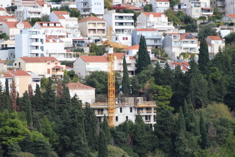 “Oštro i nedvosmisleno osuđujemo prijetnje gradonačelniku, ali je žalosno u što su vladajući dopustili da se Dubrovnik pretvori”