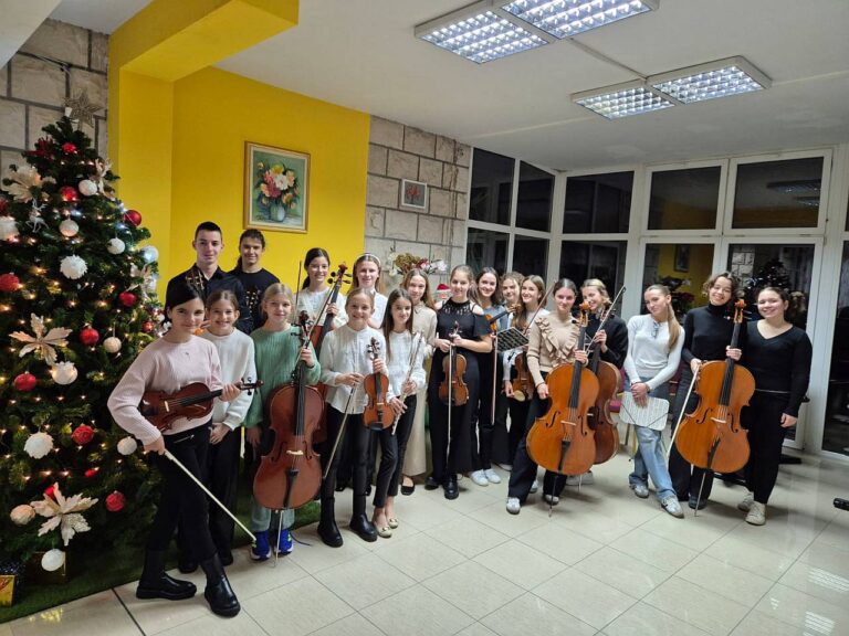 Koncert komornih sastava Umjetničke škole Luke Sorkočevića u Domu za starije osobe Dubrovnik 