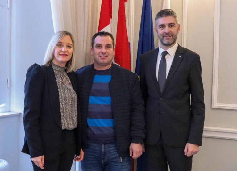 Djelatnik godine Denis Raos na prijemu kod gradonačelnika Frankovića