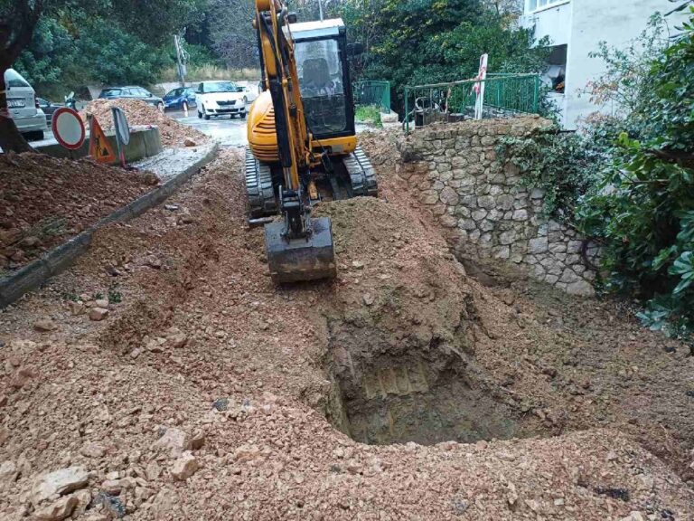 Počela sanacija potpornog zida u Novoj Mokošici