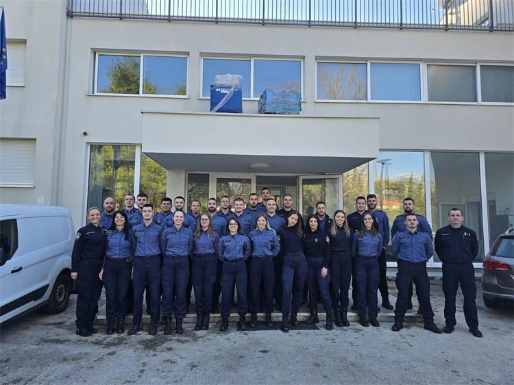 Za rad u graničnoj policiji uspješno obučeni polaznici iz devet policijskih uprava