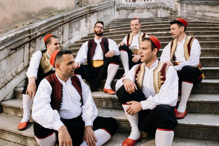 VIDEO Uz novu pjesmu “U ruci ti Grad” klapa Kaše slavi punoljetnost