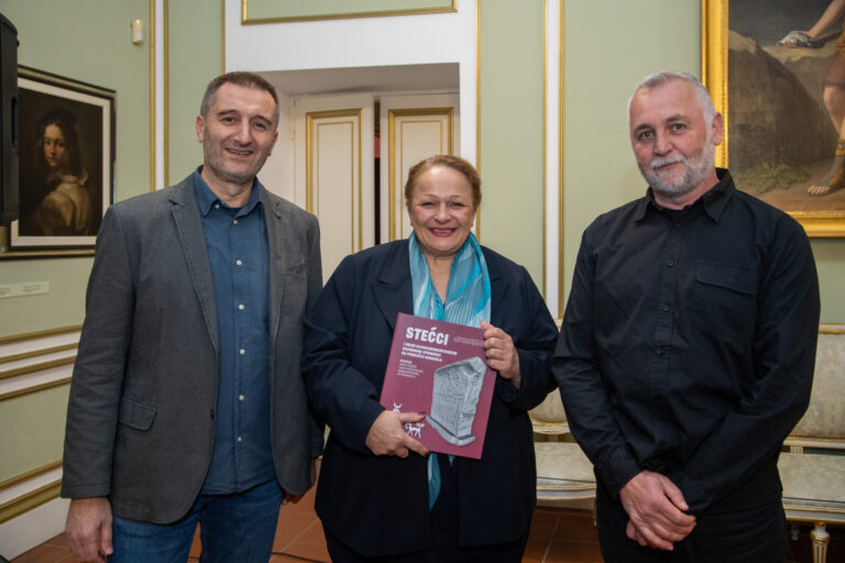 Dvojezična publikacija o konavoskim stećcima